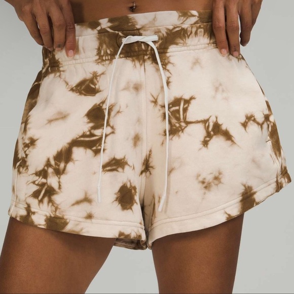 Lululemon Inner Glow 3” Shorts Women’s 6 Earth Dye Athleisure Elastic Waist - Picture 1 of 9